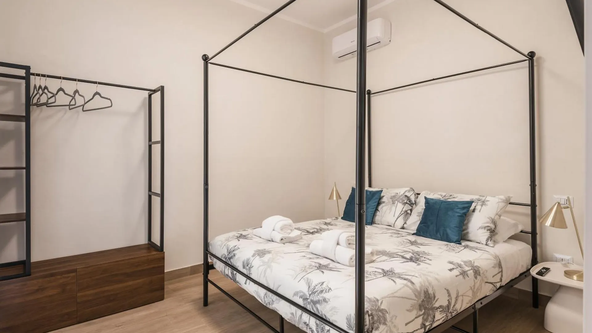 C2 Top Class Apartment, 2 Camere Da Letto Con Giardino In Zona Via Veneto Distante 15 Minuti A Piedi Da Fontana Di Trevi Rome 0*,  Italy