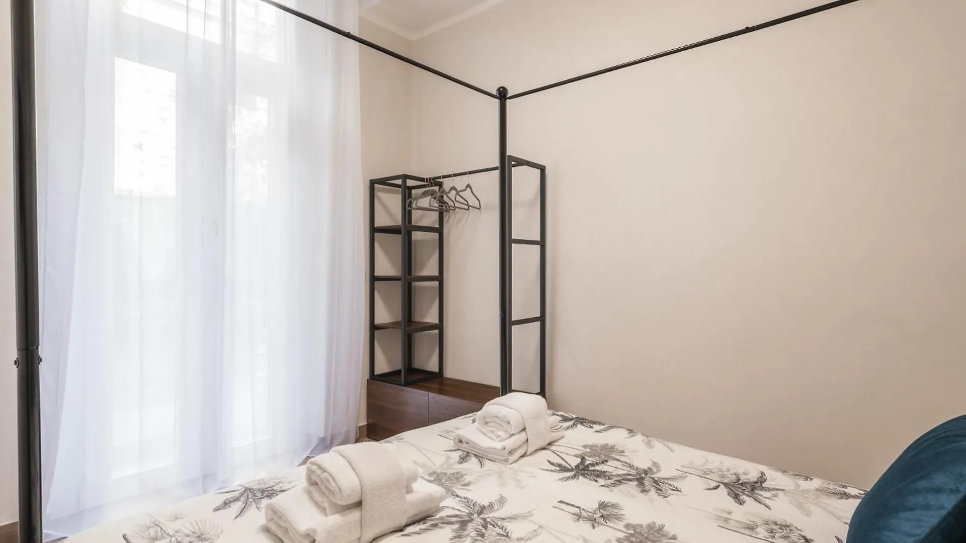 C2 Top Class Apartment, 2 Camere Da Letto Con Giardino In Zona Via Veneto Distante 15 Minuti A Piedi Da Fontana Di Trevi Rome 0*,  Italy