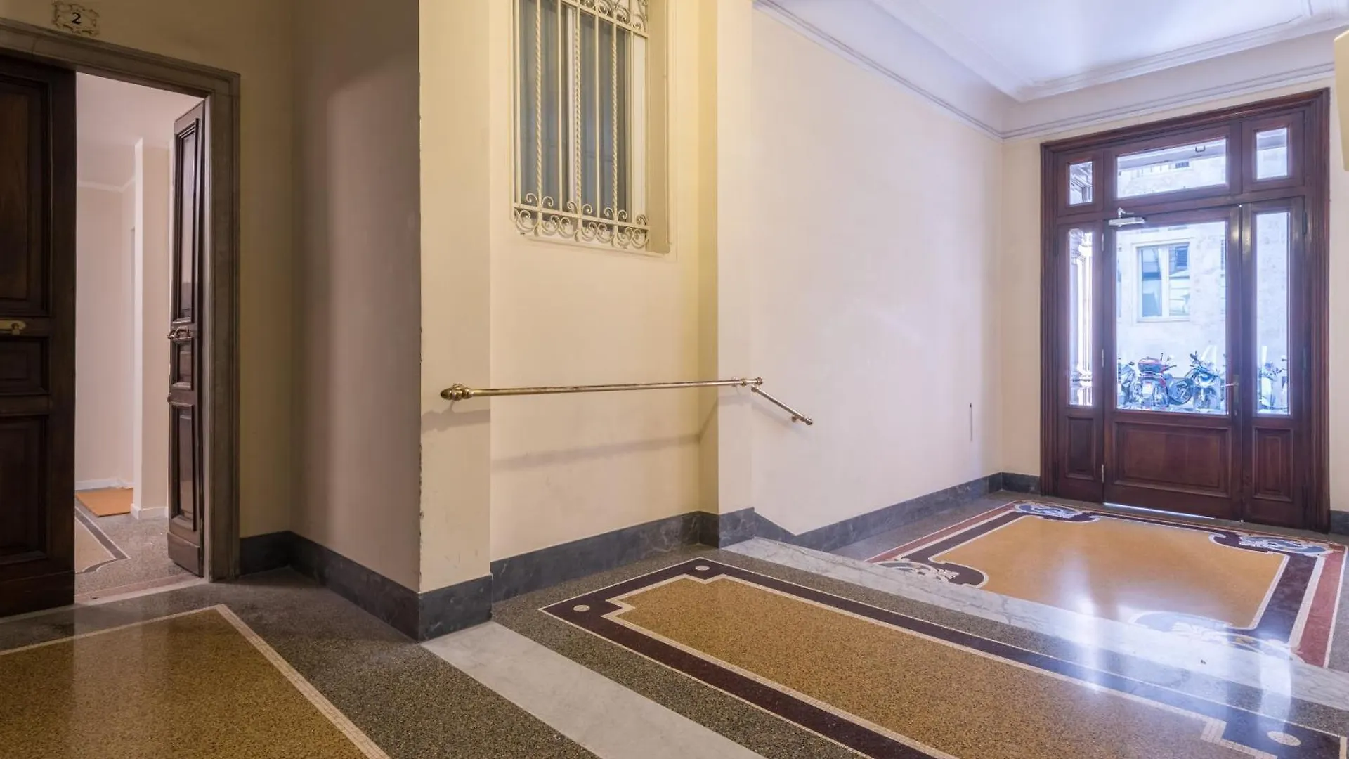 C2 Top Class Apartment, 2 Camere Da Letto Con Giardino In Zona Via Veneto Distante 15 Minuti A Piedi Da Fontana Di Trevi Rome Apartment