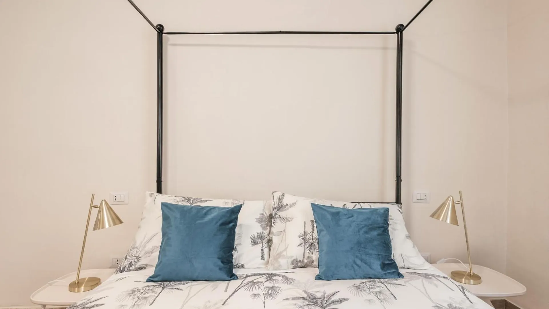 Apartment C2 Top Class Apartment, 2 Camere Da Letto Con Giardino In Zona Via Veneto Distante 15 Minuti A Piedi Da Fontana Di Trevi Rome Italy