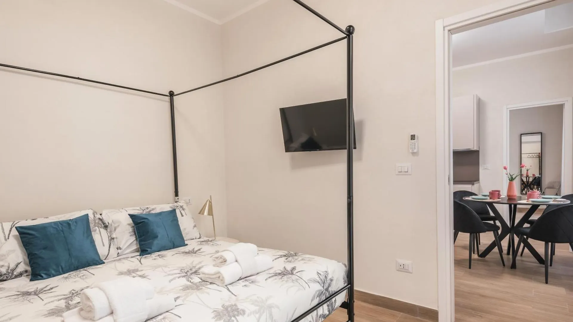 Apartment C2 Top Class Apartment, 2 Camere Da Letto Con Giardino In Zona Via Veneto Distante 15 Minuti A Piedi Da Fontana Di Trevi Rome Italy
